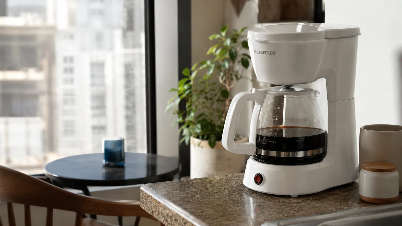 10 Reasons a Small Drip Coffee Maker Beats a Pod Machine for Apartment Living
