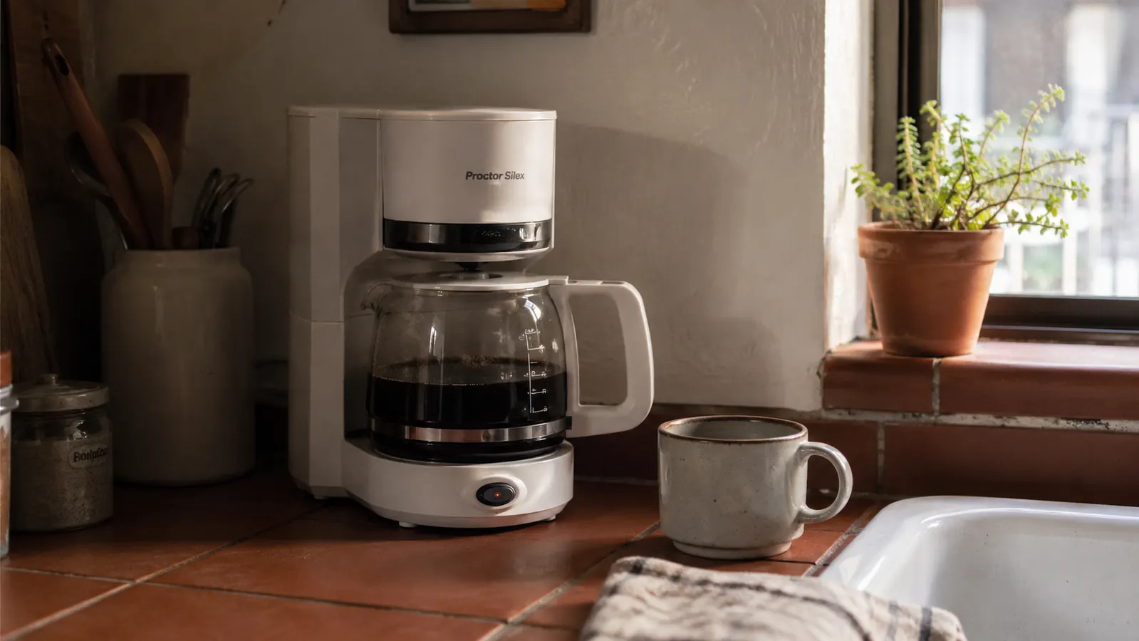 Mr. Coffee 5-Cup Mini vs BLACK+DECKER: Which Budget Coffee Maker Wins?